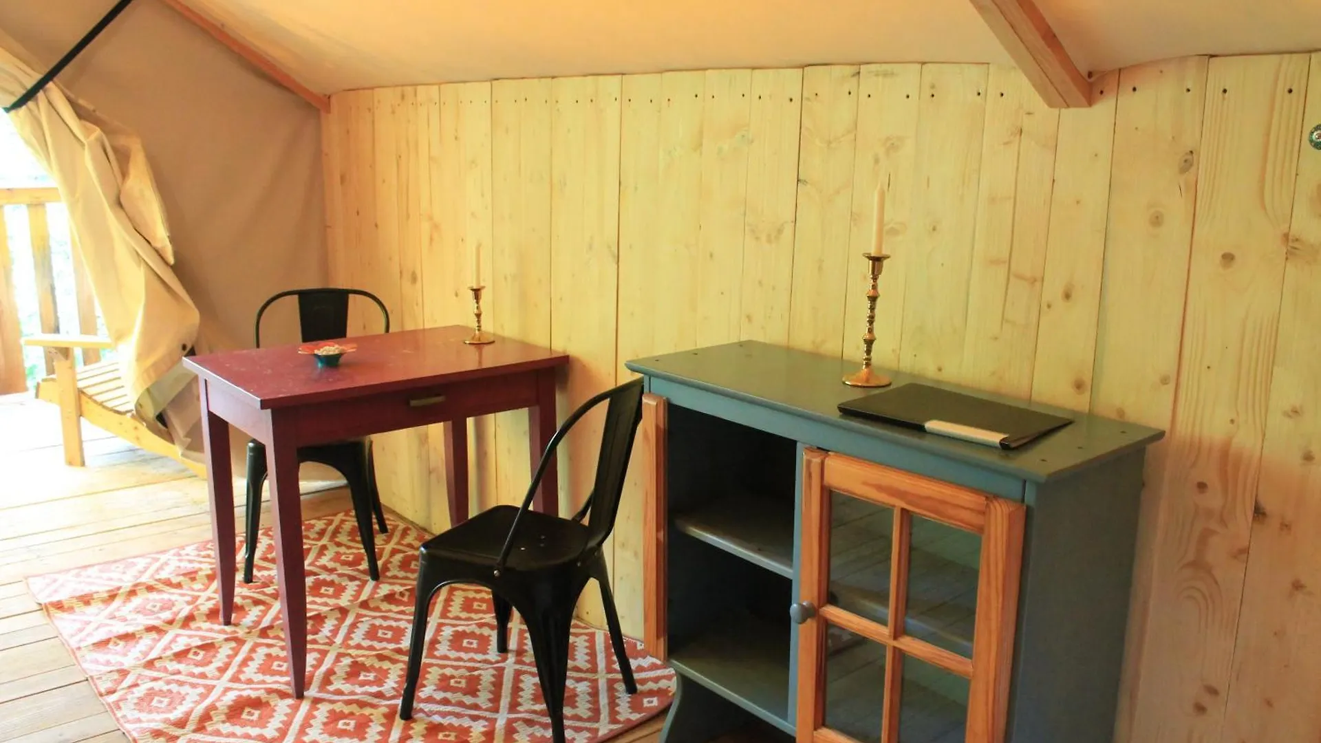 Camping Terre Rouge Villecomtal Tente de luxe