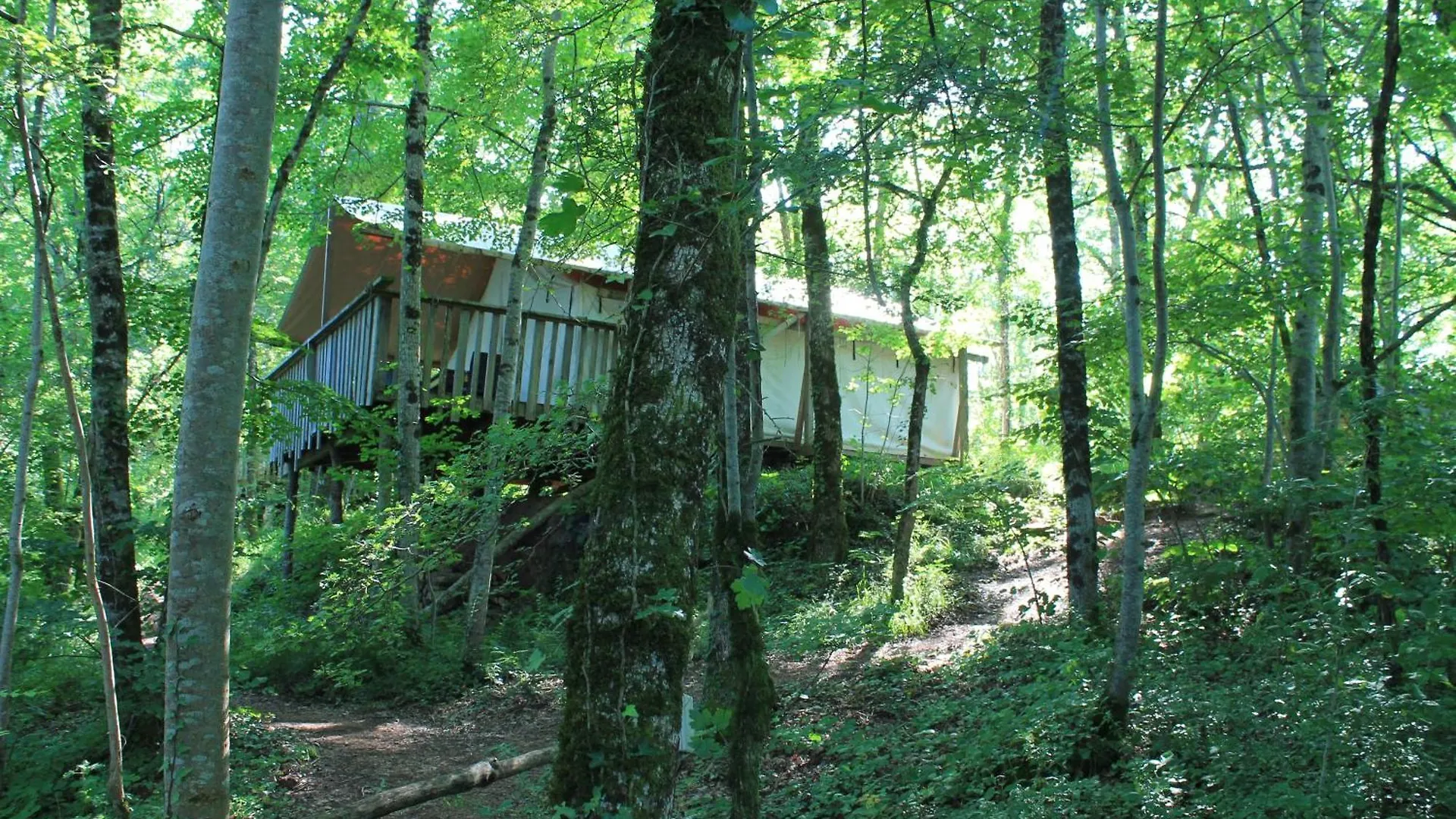 Tente de luxe Camping Terre Rouge Villecomtal France