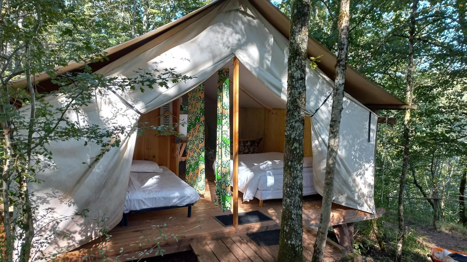 Camping Terre Rouge Villecomtal Tente de luxe